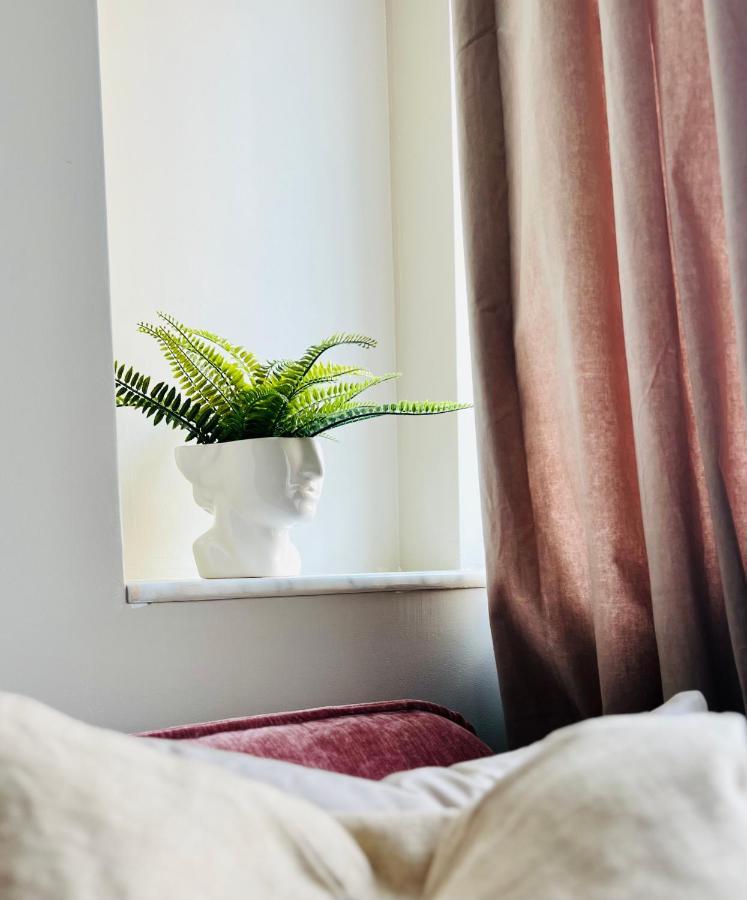 Ultracentral Lux Boutique 1Br Ap Near Subway Bucarest Exterior foto