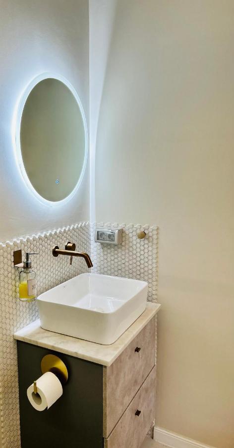 Ultracentral Lux Boutique 1Br Ap Near Subway Bucarest Exterior foto
